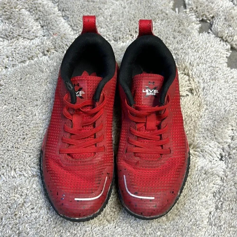 UNDER ARMOUR TENNIS SHOES
